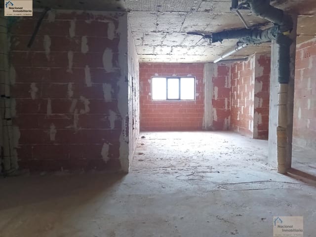 Commercial for sale in Laguna de Duero with garage - € 141,500 (Ref: 9765401)