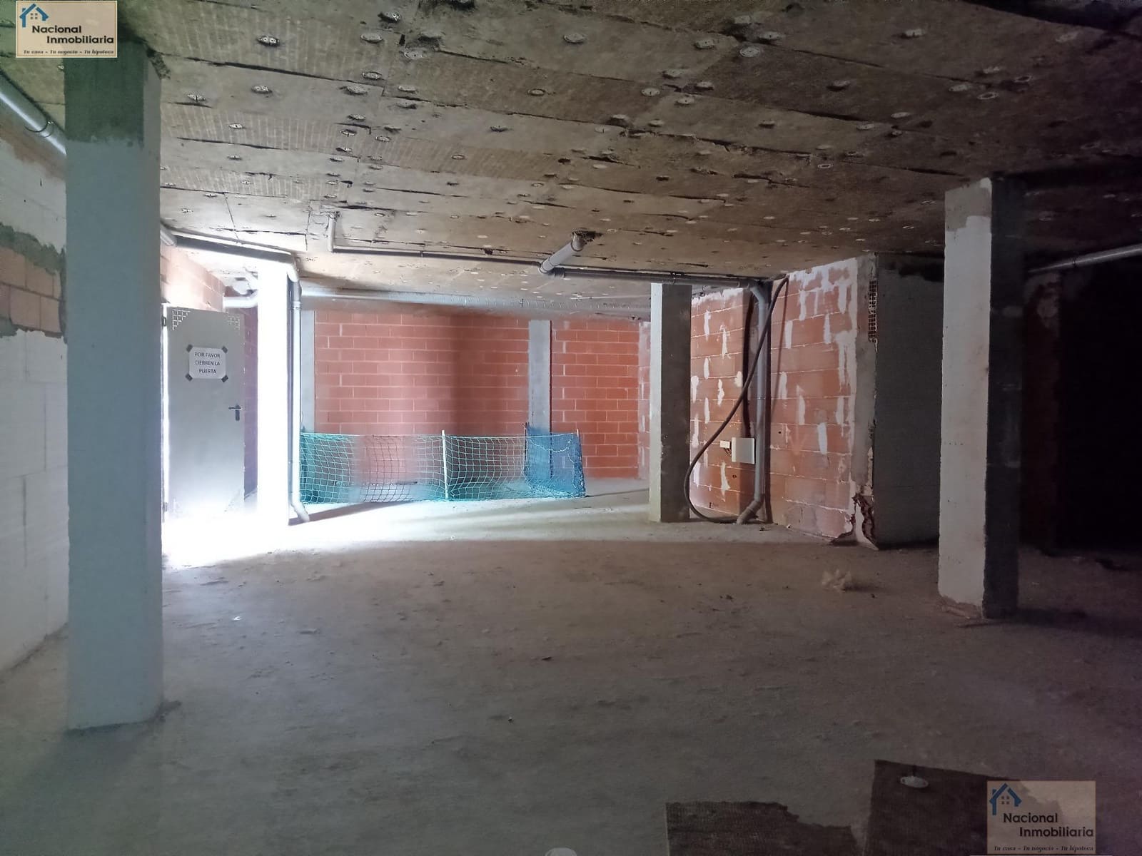 Commercial for sale in Laguna de Duero with garage - € 141,500 (Ref: 9765401)