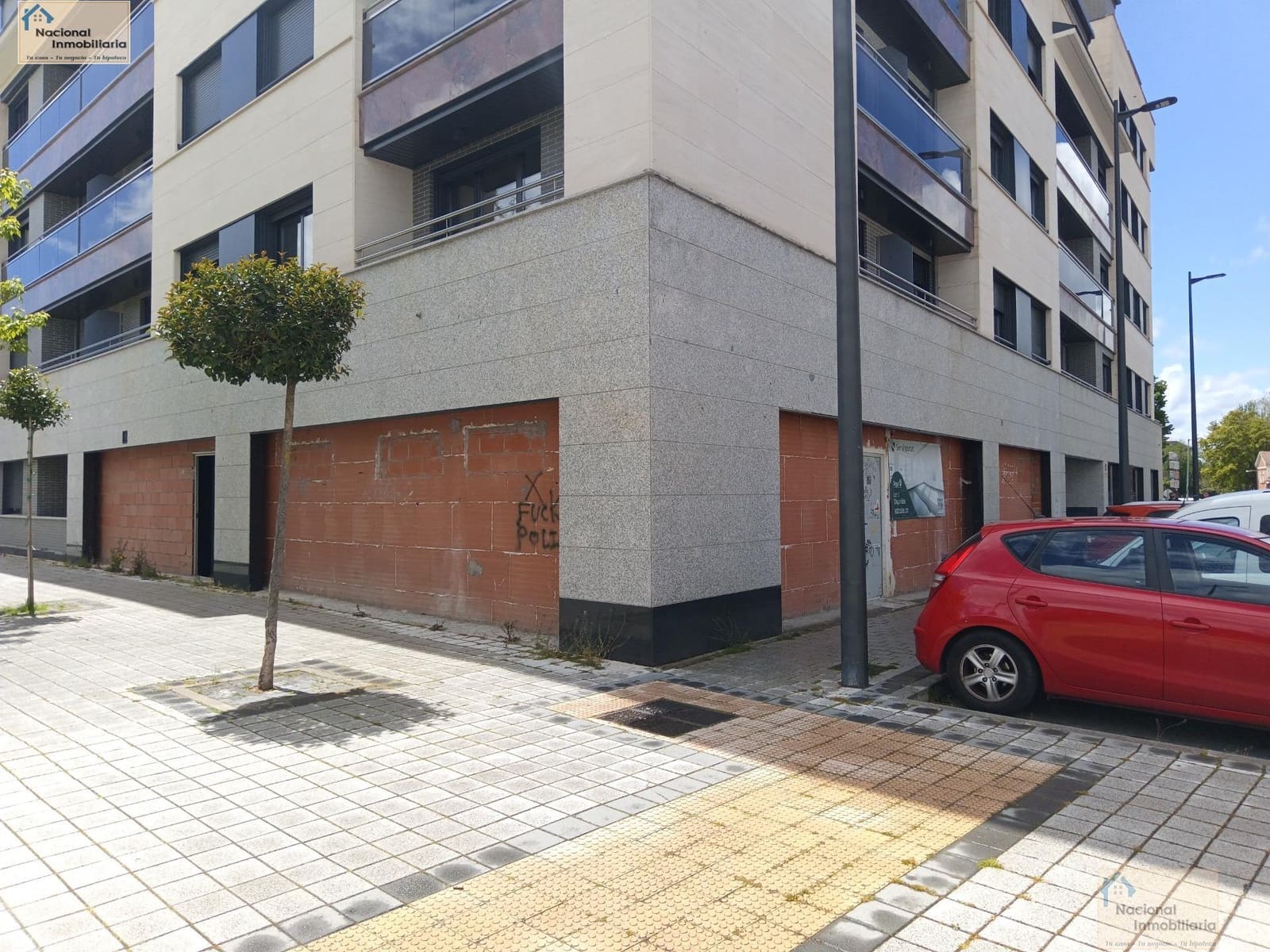 Commercial for sale in Laguna de Duero with garage - € 141,500 (Ref: 9765401)