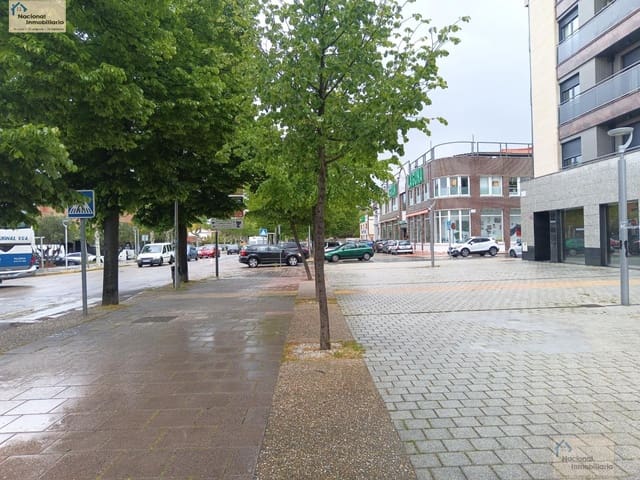 Commercial for sale in Laguna de Duero with garage - € 141,500 (Ref: 9765401)