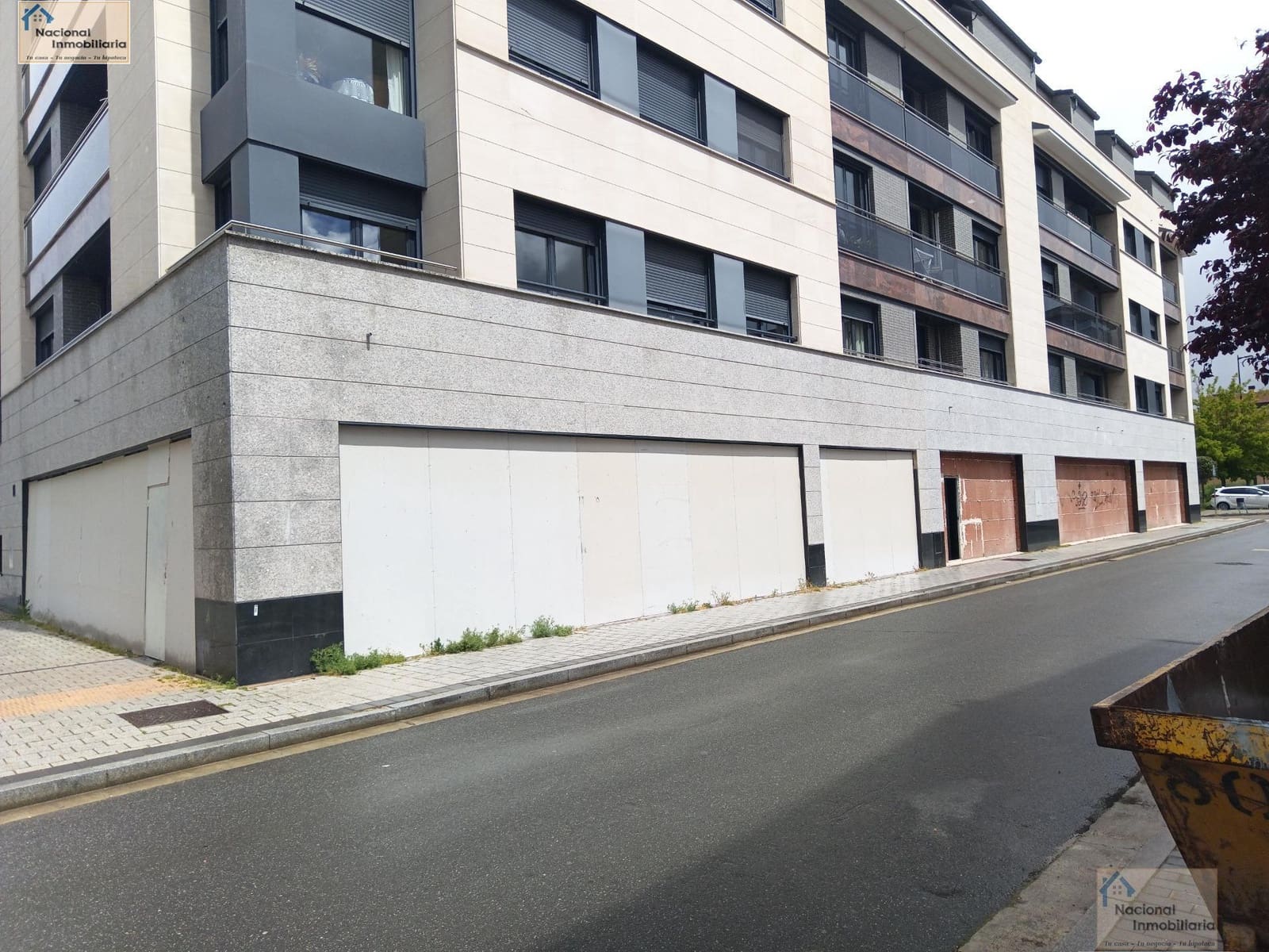 Commercial for sale in Laguna de Duero with garage - € 141,500 (Ref: 9765401)