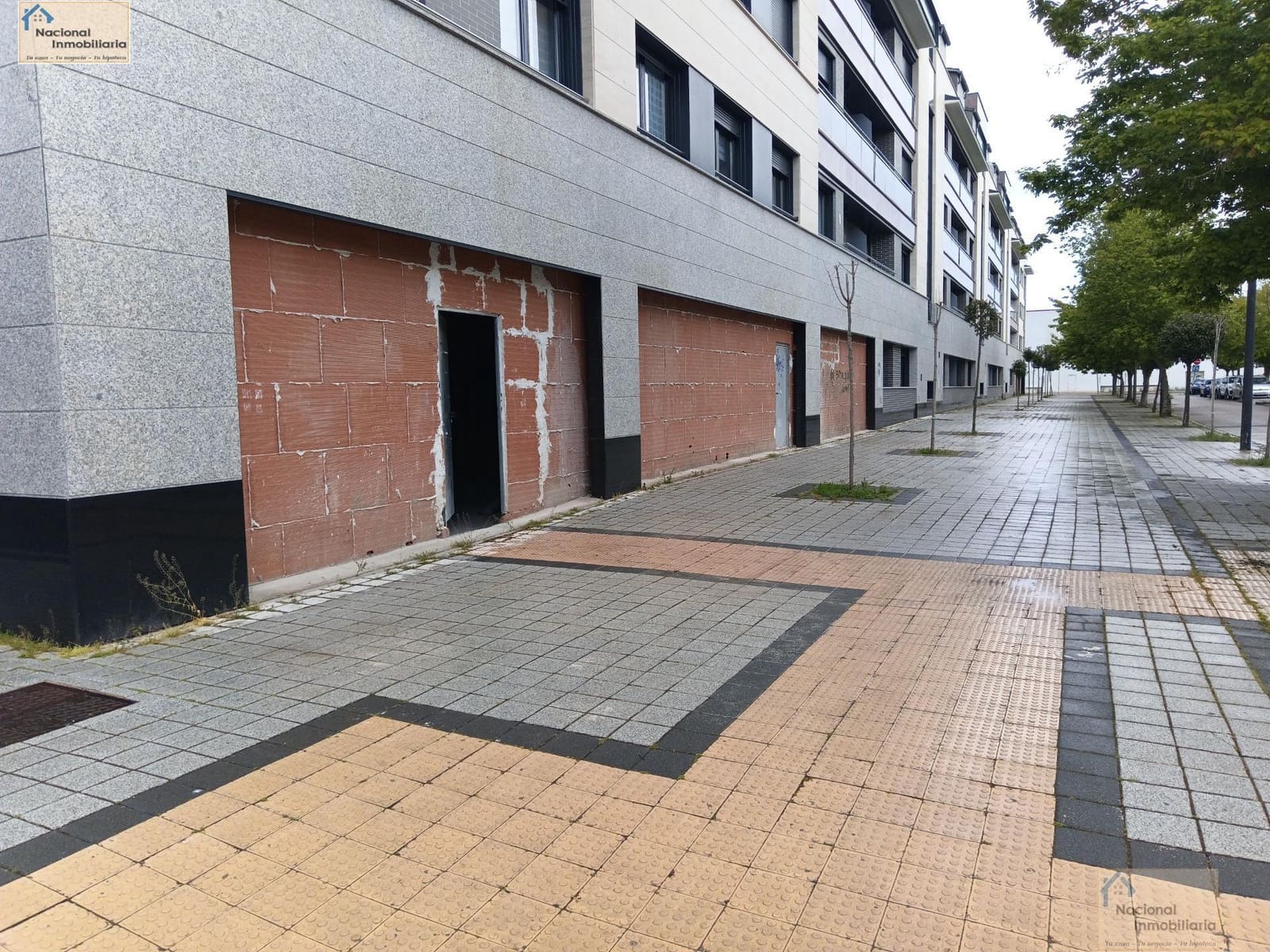 Commercial for sale in Laguna de Duero with garage - € 141,500 (Ref: 9765401)