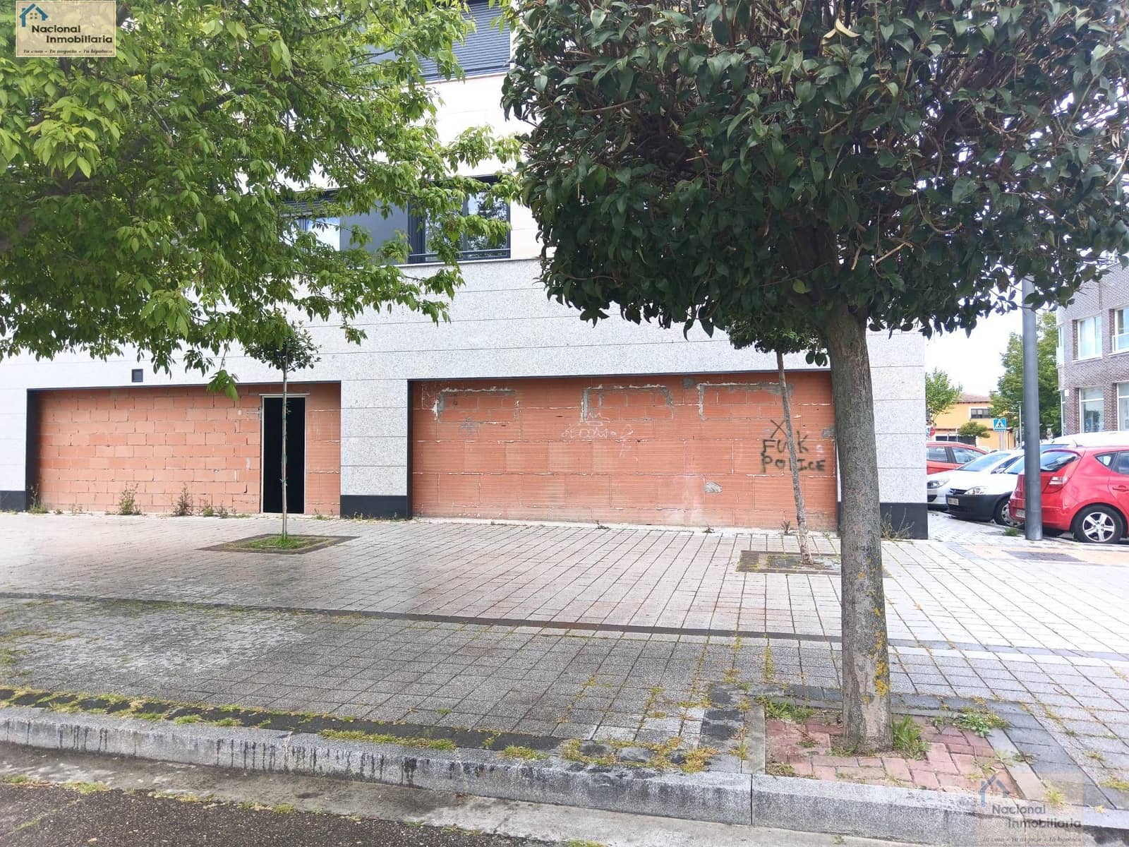 Commercial for sale in Laguna de Duero with garage - € 141,500 (Ref: 9765401)