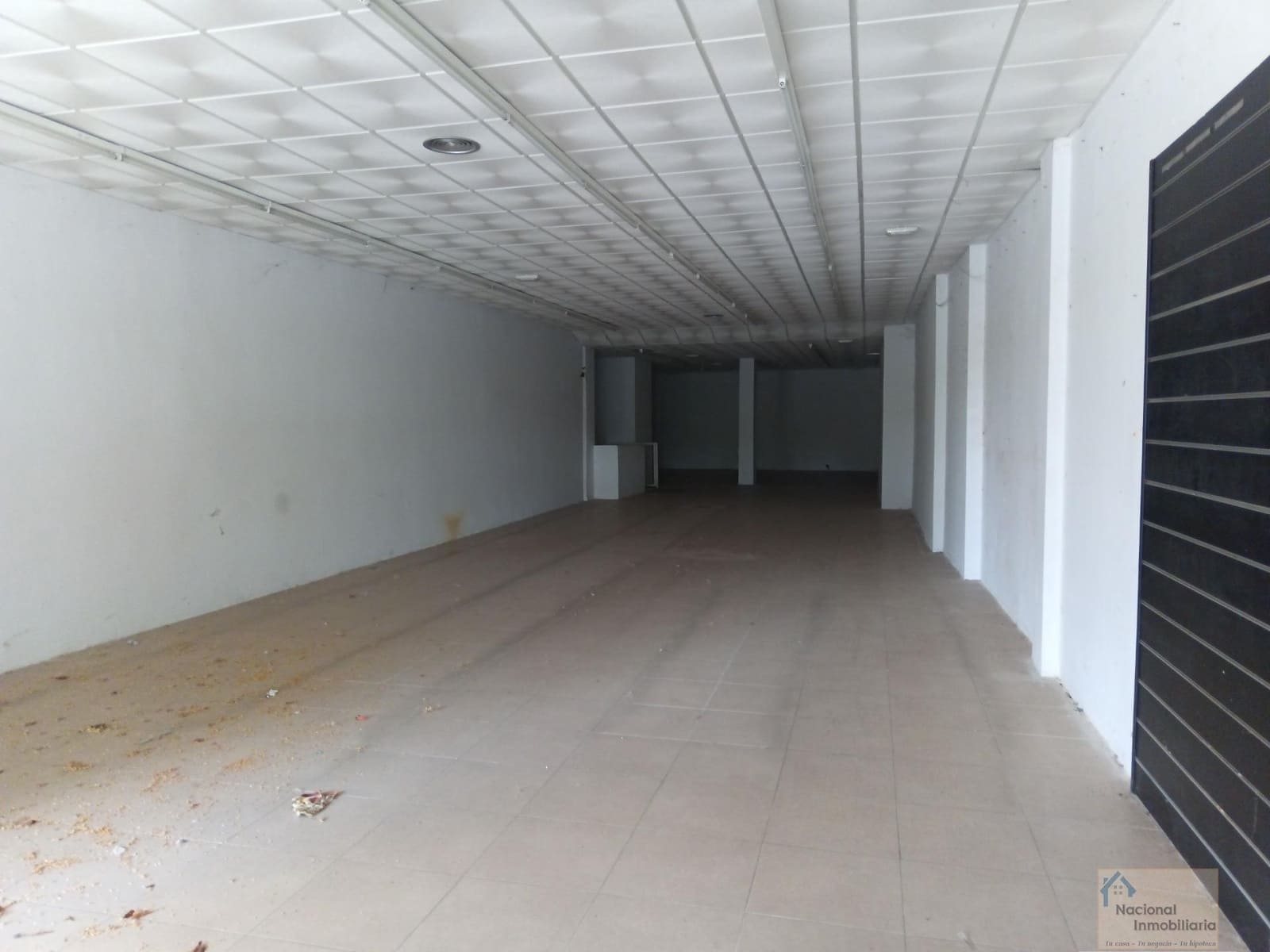 Commercial for sale in Cisterniga - € 87,000 (Ref: 9765402)