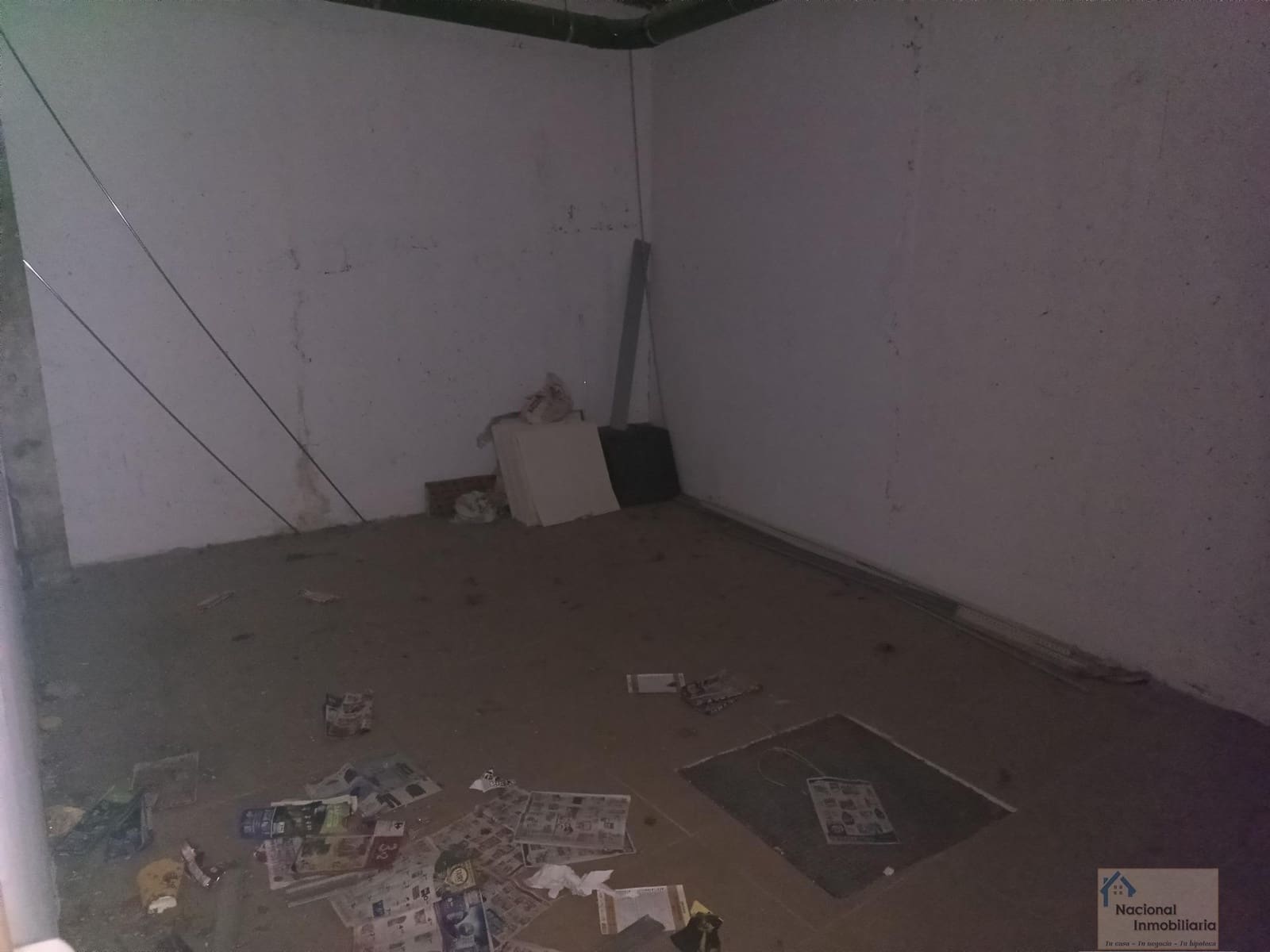 Commercial for sale in Cisterniga - € 87,000 (Ref: 9765402)