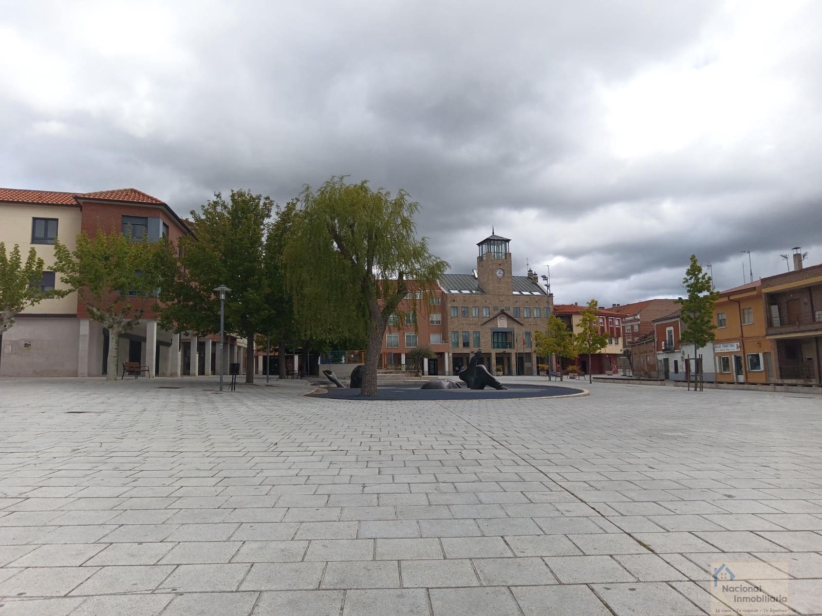 Commercial for sale in Cisterniga - € 87,000 (Ref: 9765402)