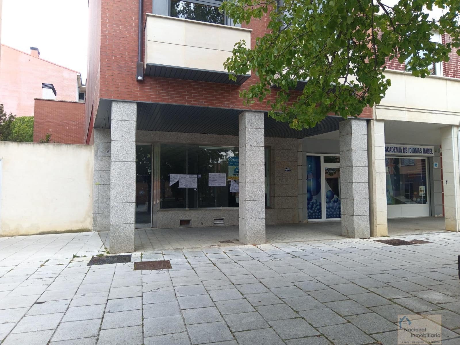 Commercial for sale in Cisterniga - € 87,000 (Ref: 9765402)