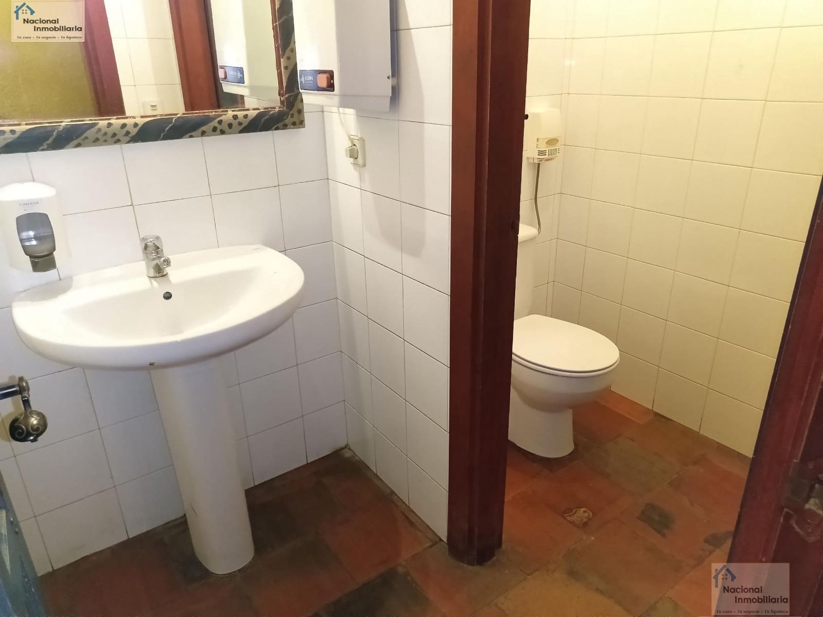 8 bedroom Commercial for sale in Collado Hermoso with garage - € 1,100,000 (Ref: 9765403)