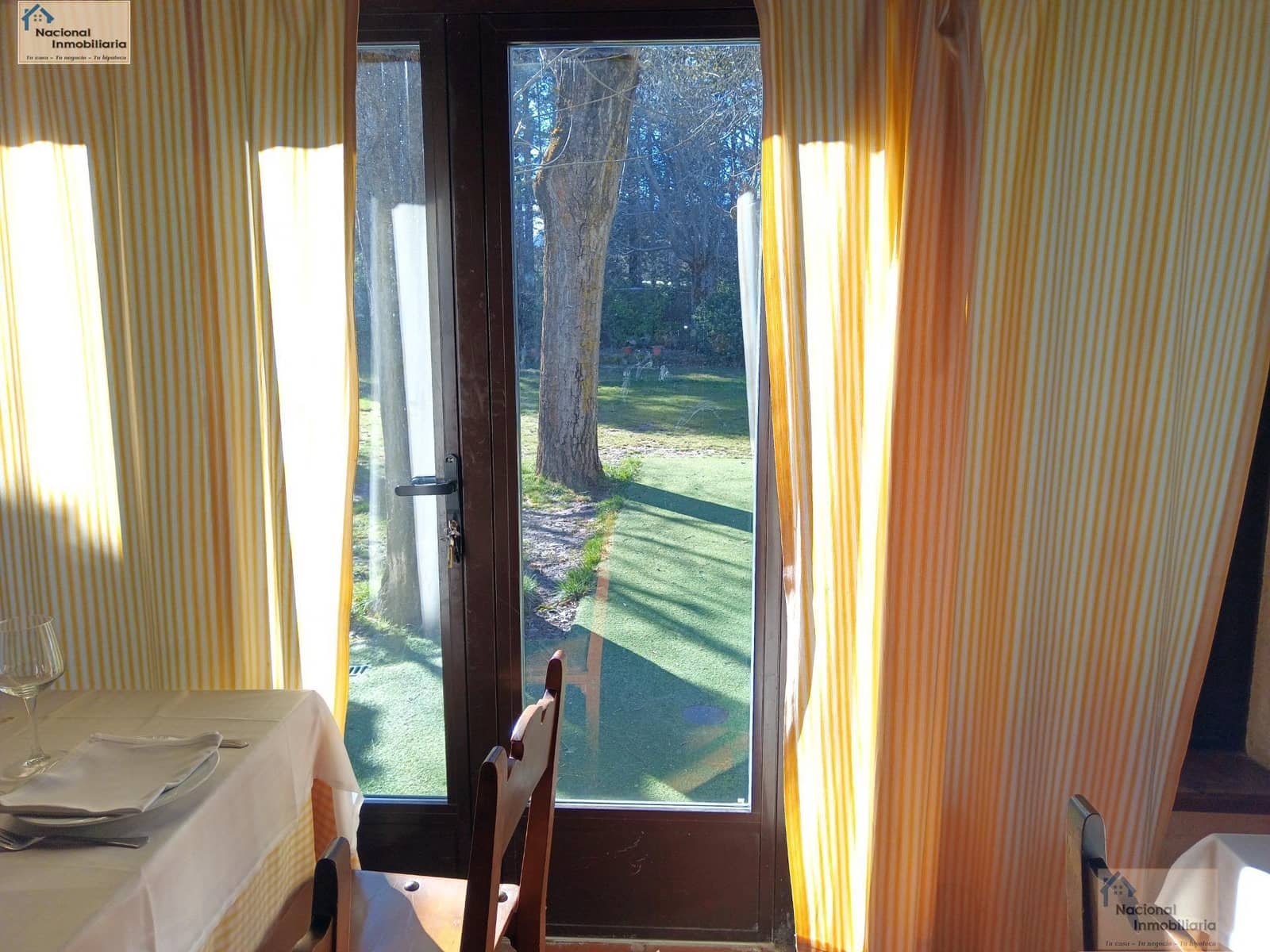 8 bedroom Commercial for sale in Collado Hermoso with garage - € 1,100,000 (Ref: 9765403)