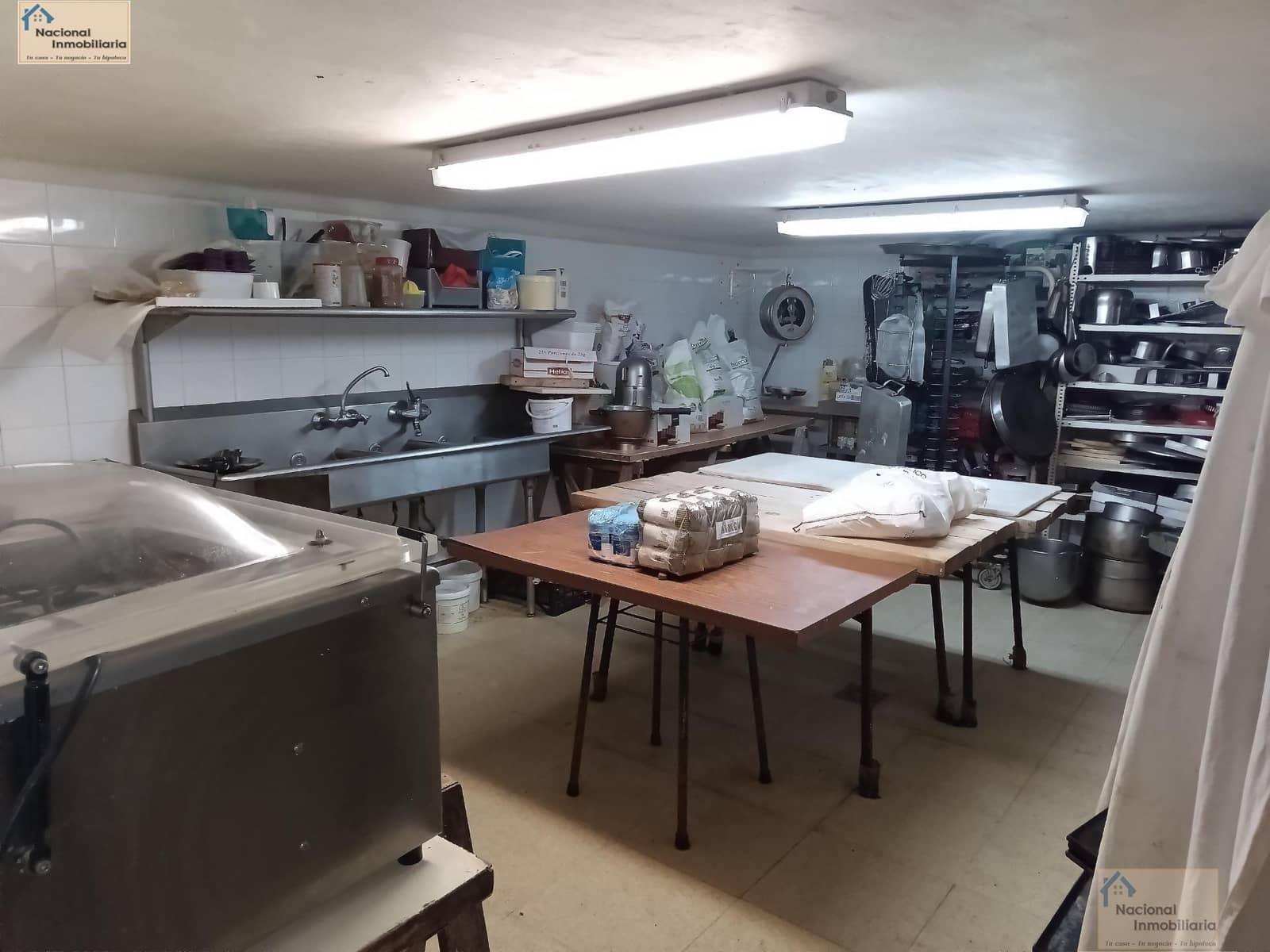 8 bedroom Commercial for sale in Collado Hermoso with garage - € 1,100,000 (Ref: 9765403)