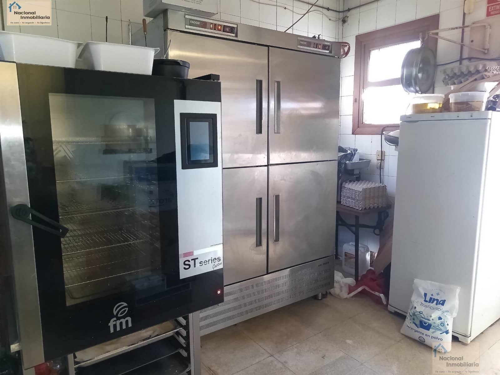 8 bedroom Commercial for sale in Collado Hermoso with garage - € 1,100,000 (Ref: 9765403)