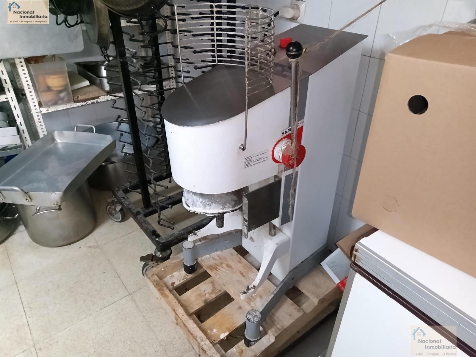 8 bedroom Commercial for sale in Collado Hermoso with garage - € 1,100,000 (Ref: 9765403)