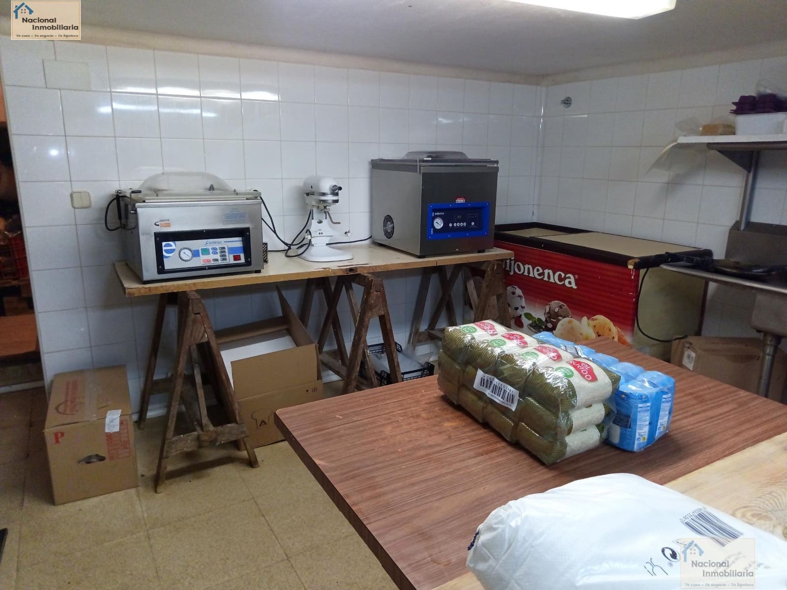 8 bedroom Commercial for sale in Collado Hermoso with garage - € 1,100,000 (Ref: 9765403)