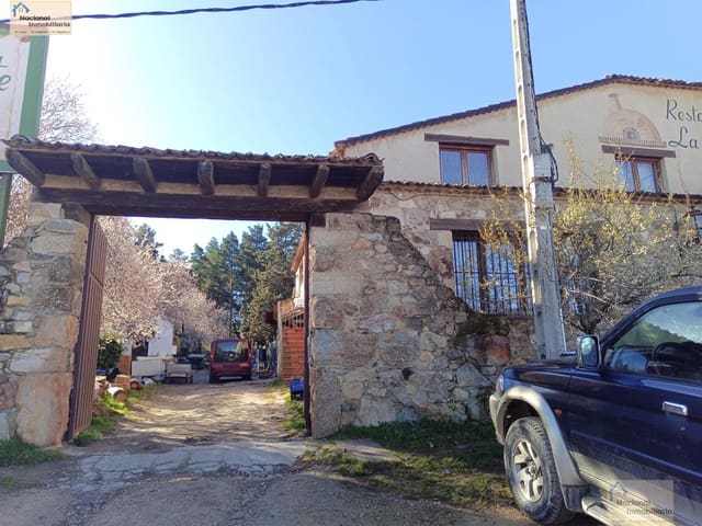 8 bedroom Commercial for sale in Collado Hermoso with garage - € 1,100,000 (Ref: 9765403)