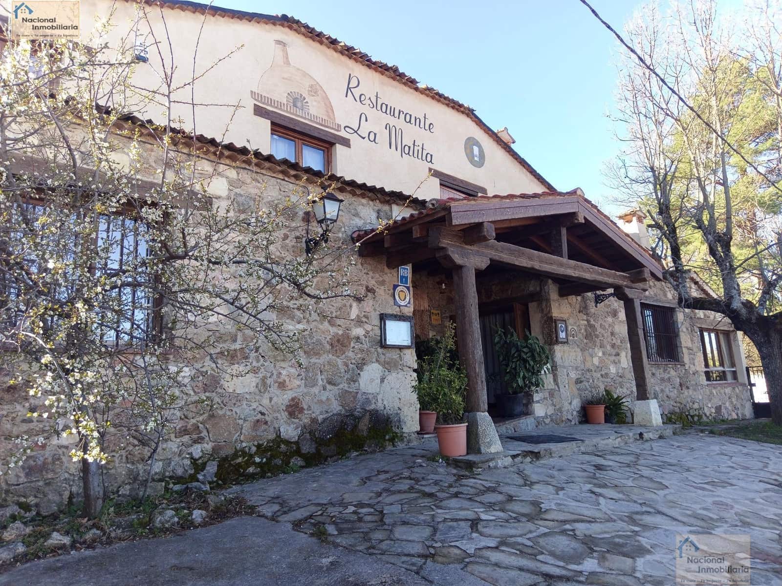 8 bedroom Commercial for sale in Collado Hermoso with garage - € 1,100,000 (Ref: 9765403)