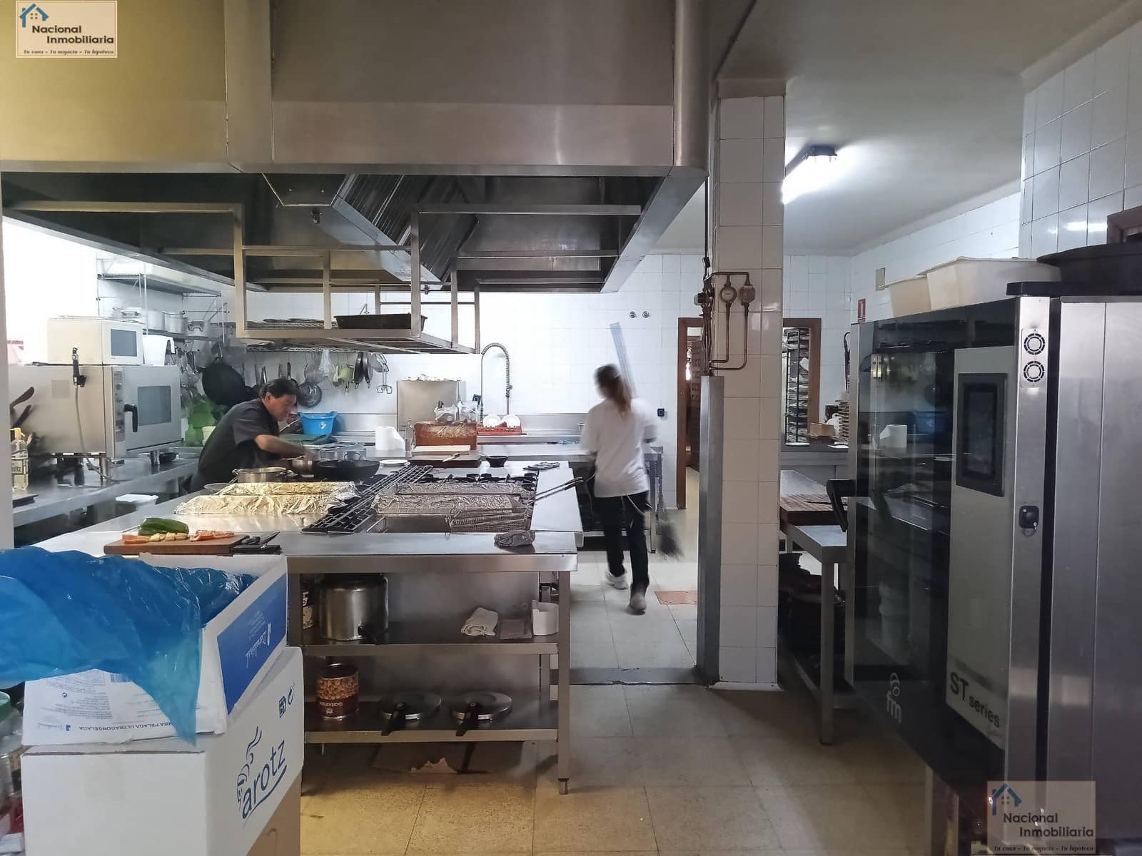 8 bedroom Commercial for sale in Collado Hermoso with garage - € 1,100,000 (Ref: 9765403)