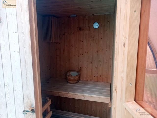 6 bedroom Villa for sale in Palazuelos de Eresma with pool garage - € 549,000 (Ref: 9765427)