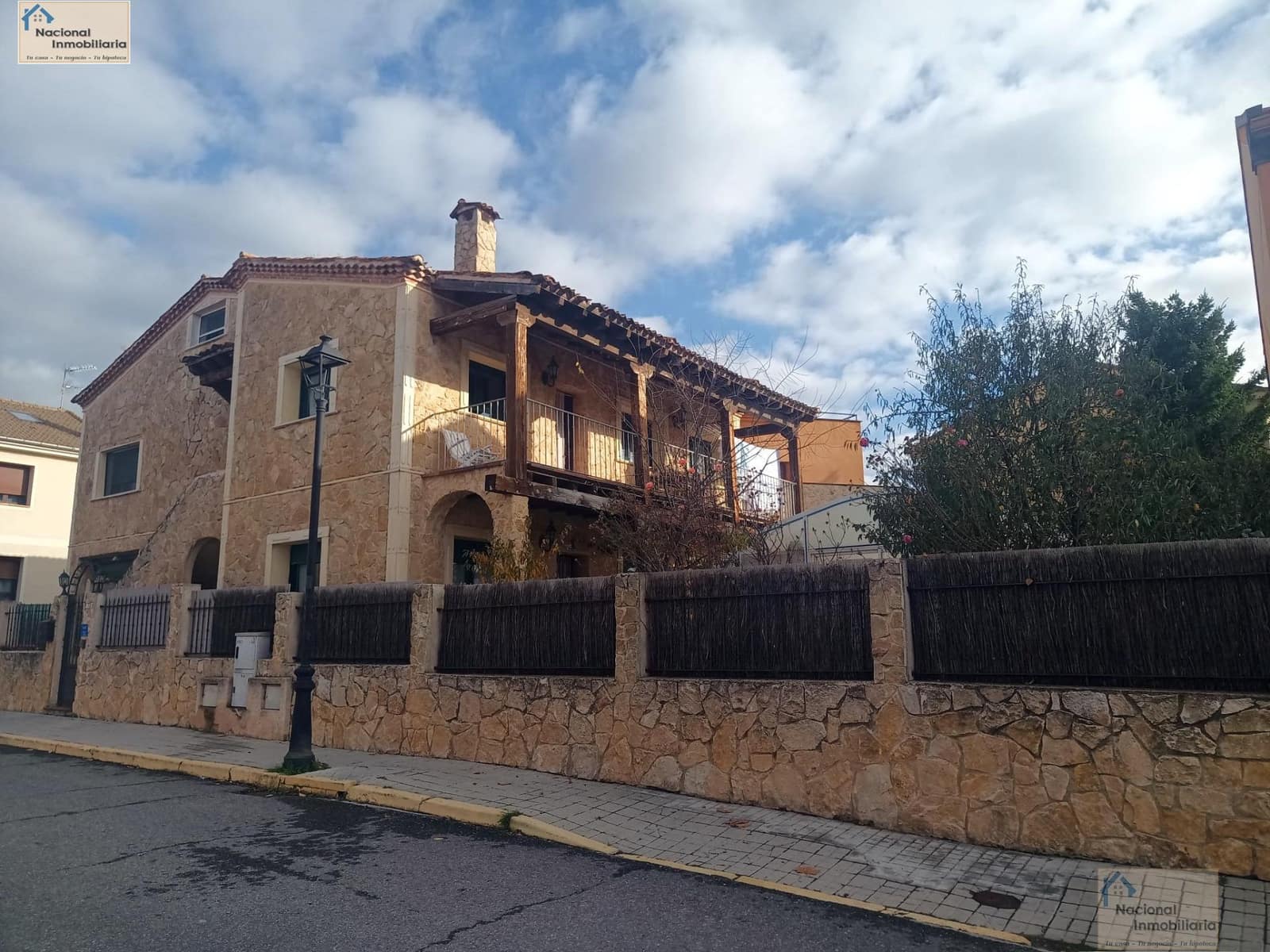 6 bedroom Villa for sale in Palazuelos de Eresma with pool garage - € 549,000 (Ref: 9765427)