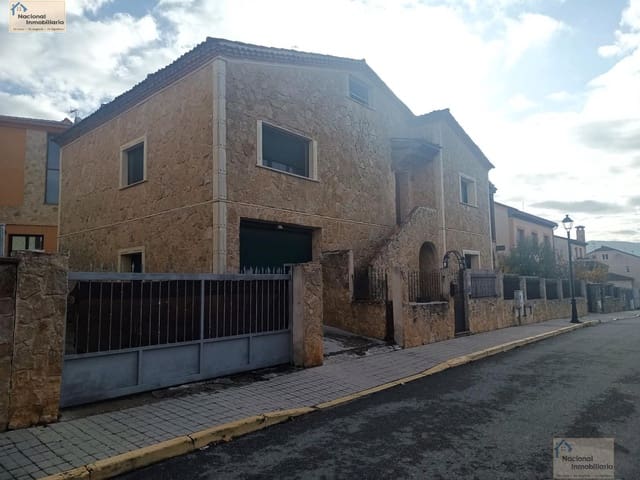 6 bedroom Villa for sale in Palazuelos de Eresma with pool garage - € 549,000 (Ref: 9765427)