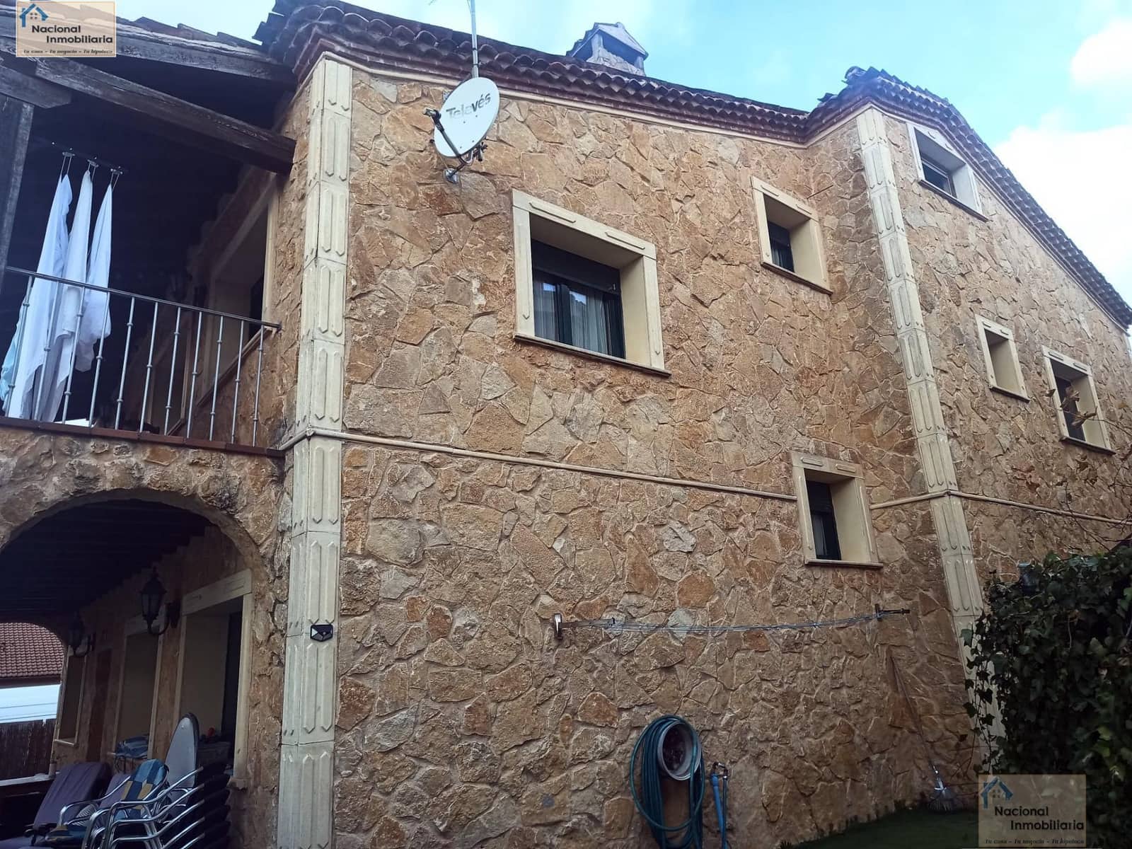 6 bedroom Villa for sale in Palazuelos de Eresma with pool garage - € 549,000 (Ref: 9765427)