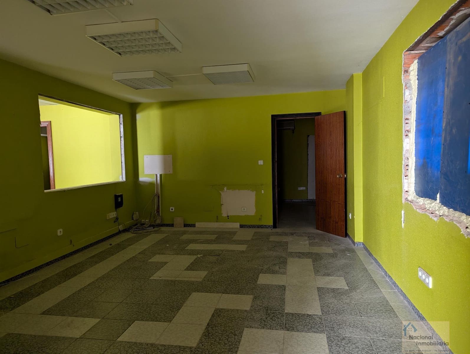 Commercial for sale in Pesquera de Duero with pool - € 250,000 (Ref: 9765430)