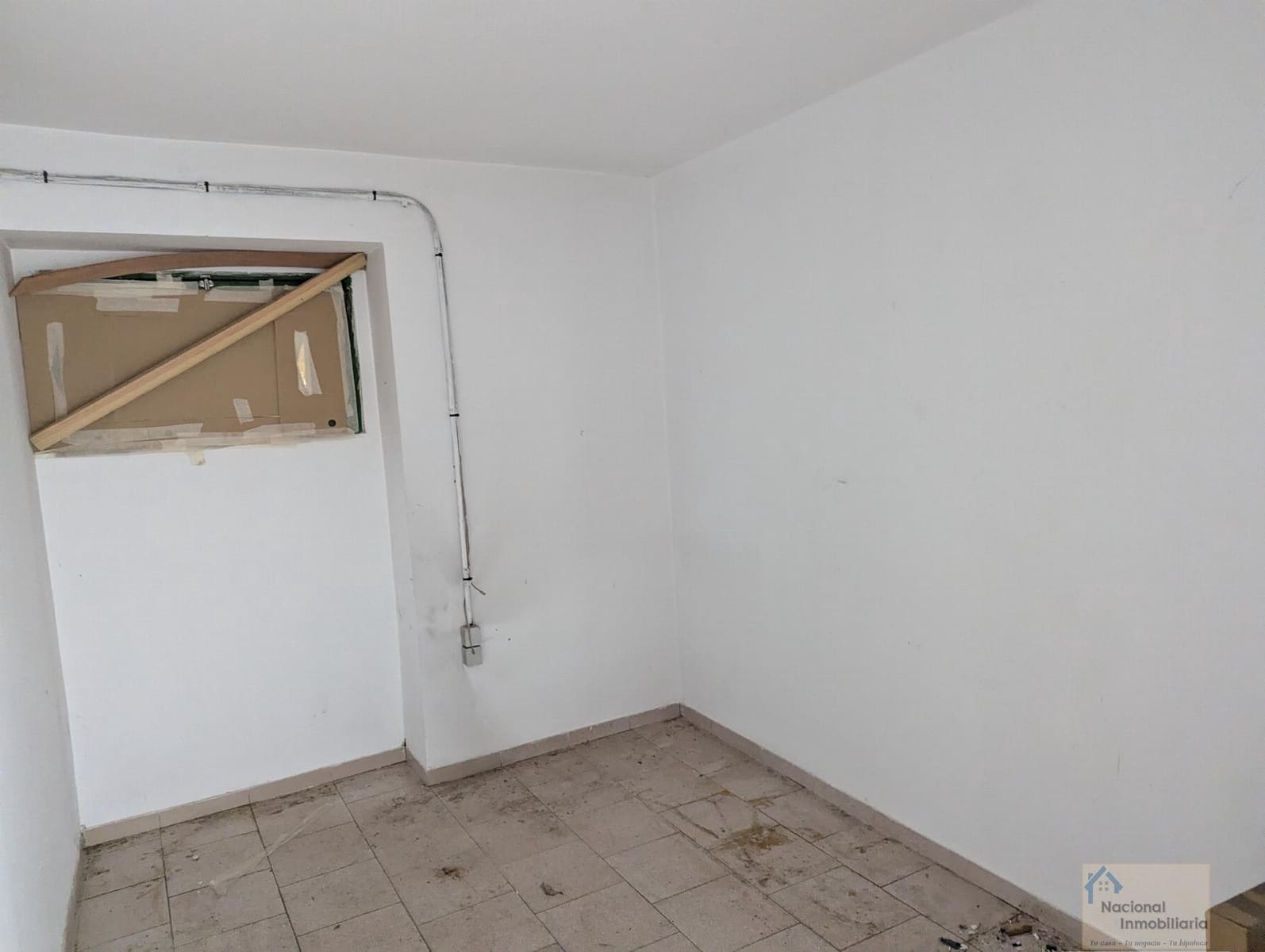 Commercial for sale in Pesquera de Duero with pool - € 250,000 (Ref: 9765430)