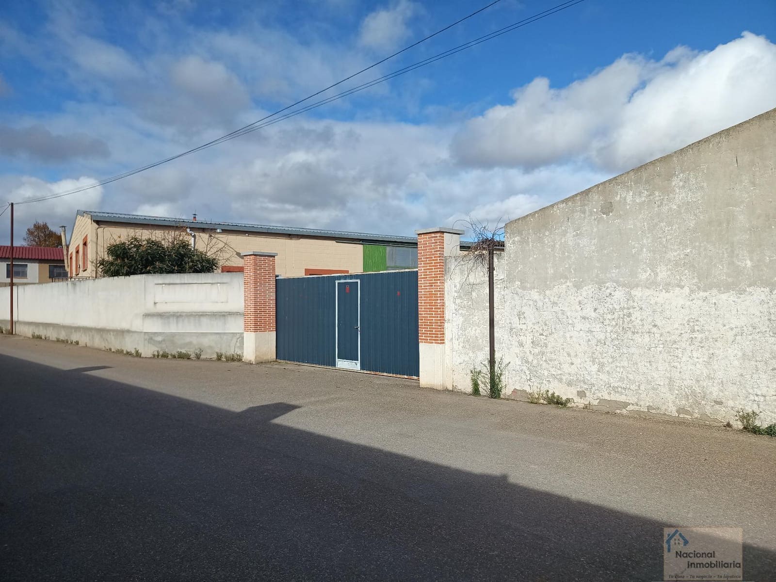 Commercial for sale in Pesquera de Duero with pool - € 250,000 (Ref: 9765430)