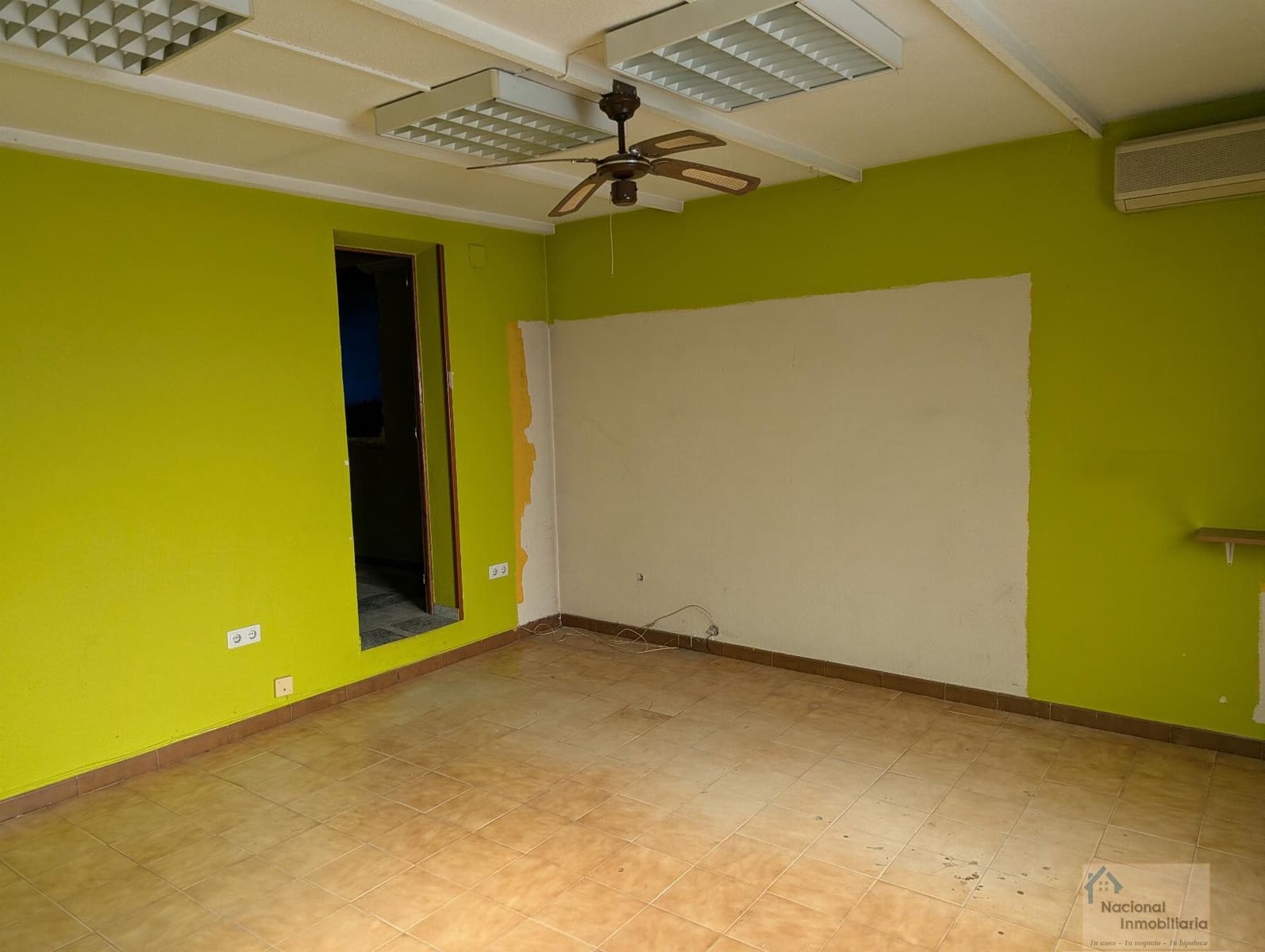 Commercial for sale in Pesquera de Duero with pool - € 250,000 (Ref: 9765430)