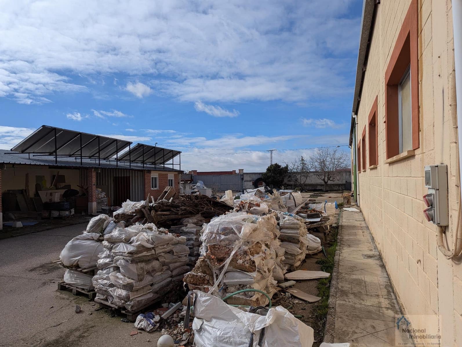 Commercial for sale in Pesquera de Duero with pool - € 250,000 (Ref: 9765430)