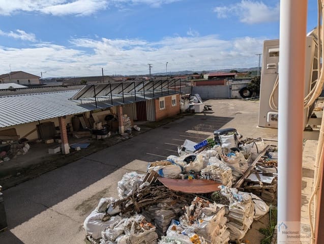 Commercial for sale in Pesquera de Duero with pool - € 250,000 (Ref: 9765430)