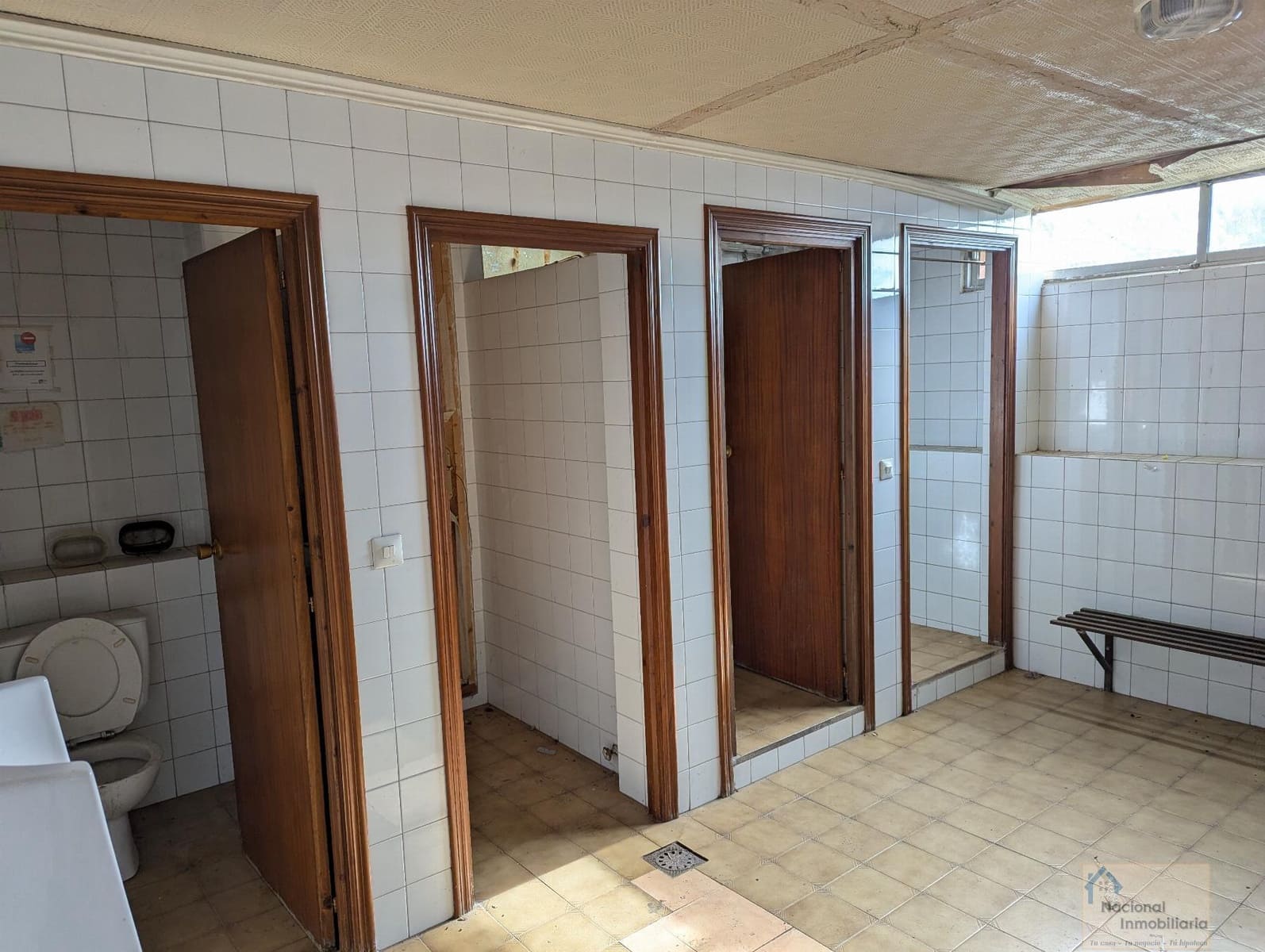 Commercial for sale in Pesquera de Duero with pool - € 250,000 (Ref: 9765430)