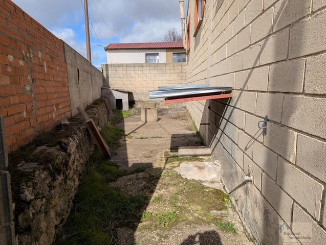 Commercial for sale in Pesquera de Duero with pool - € 250,000 (Ref: 9765430)