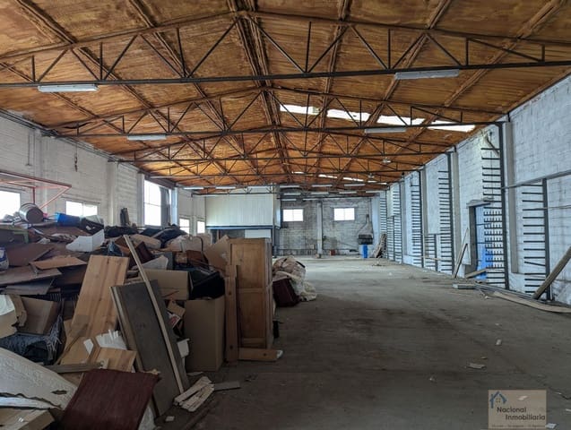 Commercial for sale in Pesquera de Duero with pool - € 250,000 (Ref: 9765430)