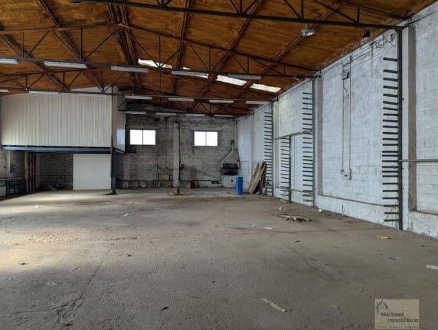 Commercial for sale in Pesquera de Duero with pool - € 250,000 (Ref: 9765430)