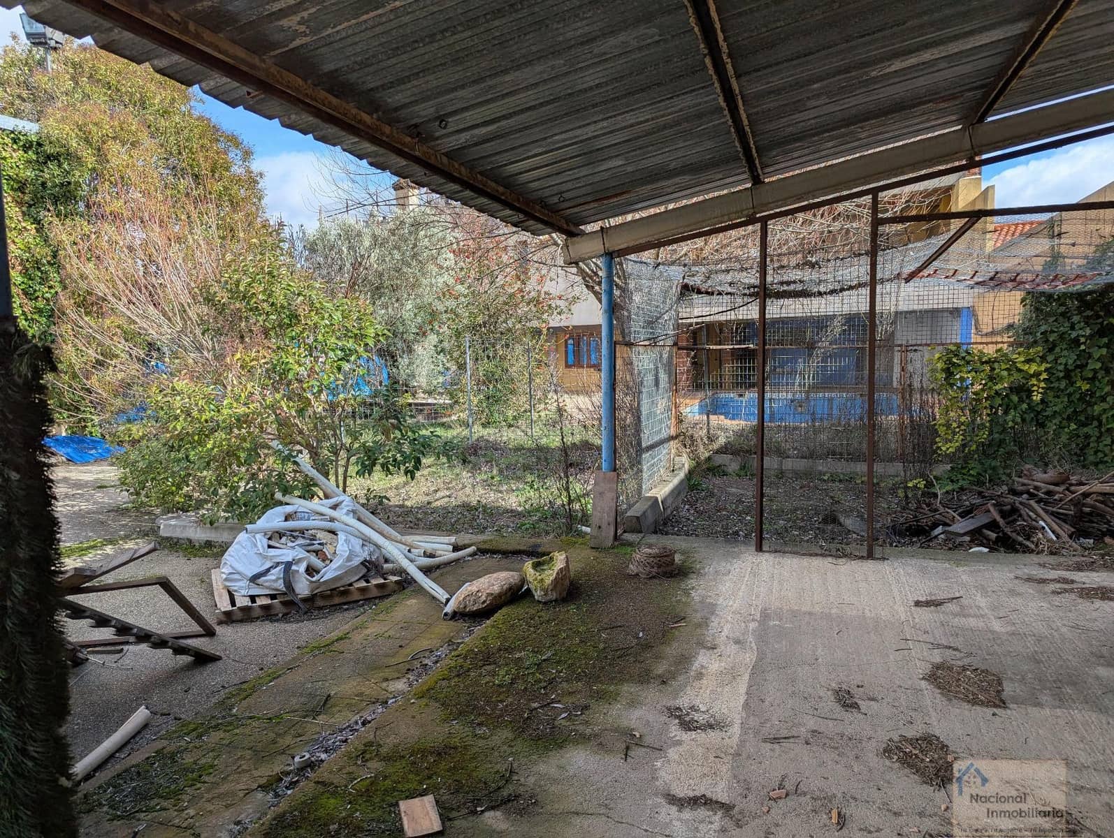 Commercial for sale in Pesquera de Duero with pool - € 250,000 (Ref: 9765430)