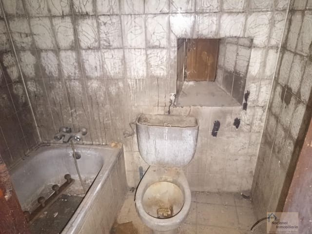 2 bedroom Townhouse for sale in Cubillas de Santa Marta - € 15,000 (Ref: 9765431)