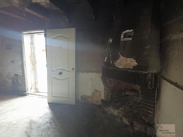 2 bedroom Townhouse for sale in Cubillas de Santa Marta - € 15,000 (Ref: 9765431)