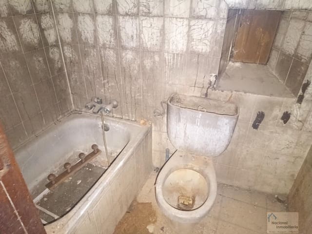 2 bedroom Townhouse for sale in Cubillas de Santa Marta - € 15,000 (Ref: 9765431)