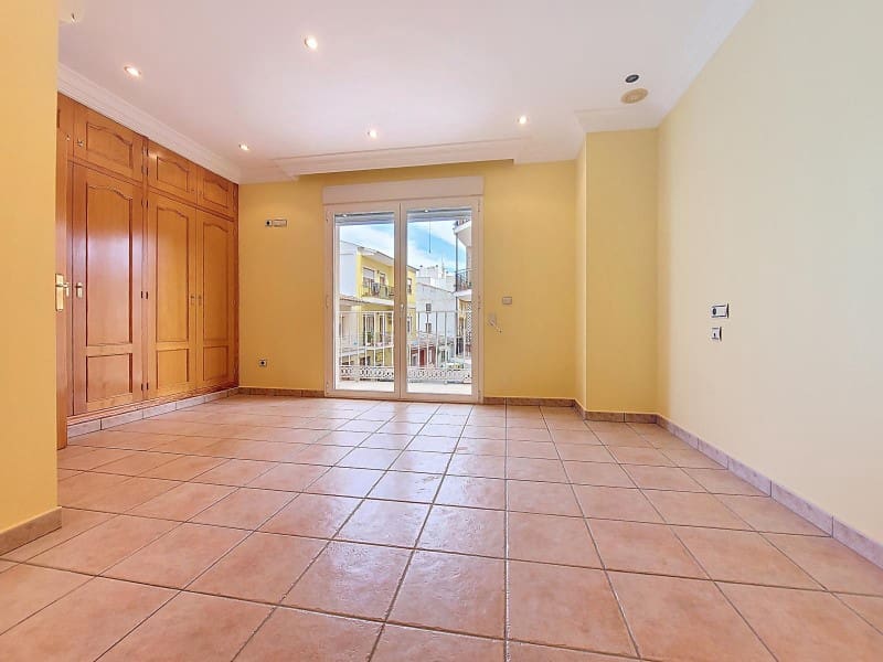 3 slaapkamer Flat te huur in Denia - € 1.150 (Ref: 8874761)