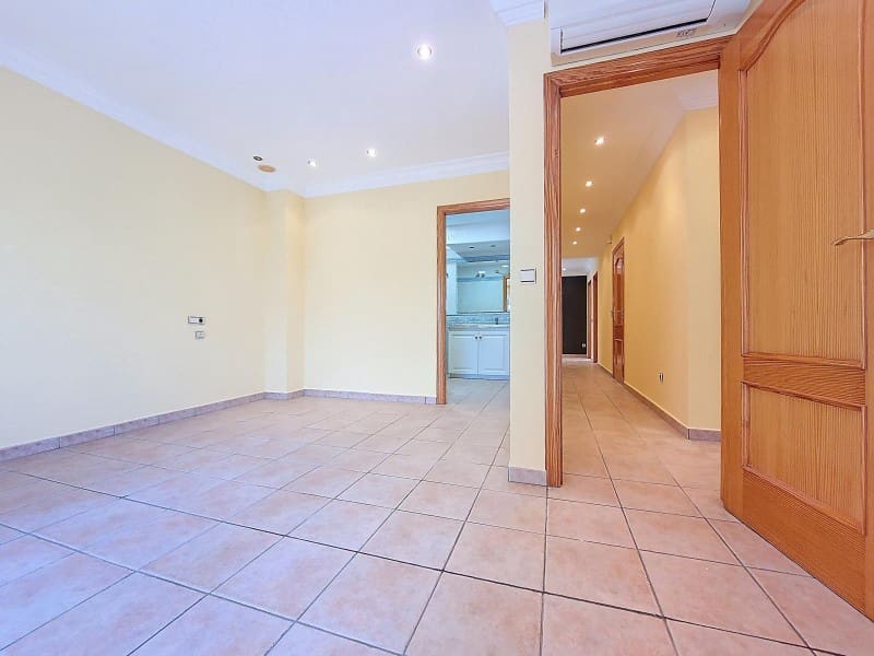 3 slaapkamer Flat te huur in Denia - € 1.150 (Ref: 8874761)