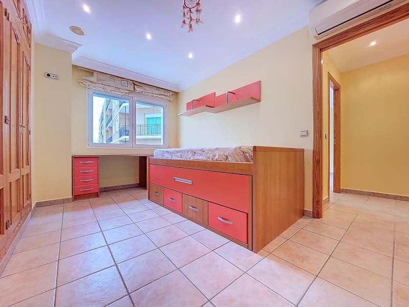 3 slaapkamer Flat te huur in Denia - € 1.150 (Ref: 8874761)