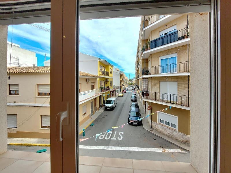 3 slaapkamer Flat te huur in Denia - € 1.150 (Ref: 8874761)