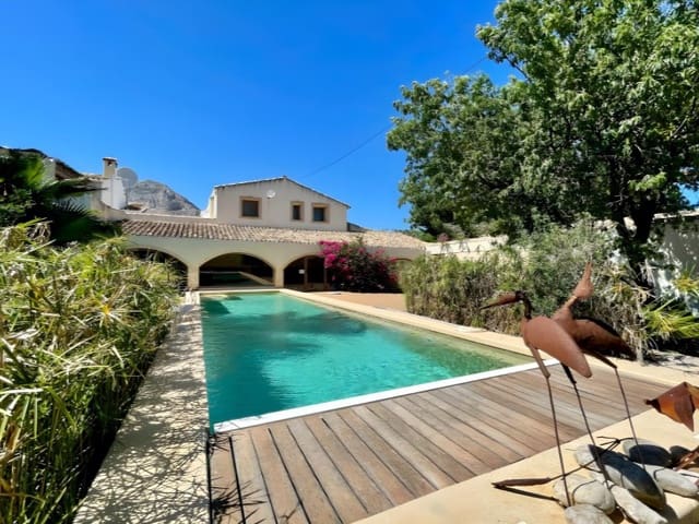 6 bedroom Villa for sale in Partida Tosal - Zona del Castellans, Javea / Xàbia - € 945,000 (Ref: 9085675)