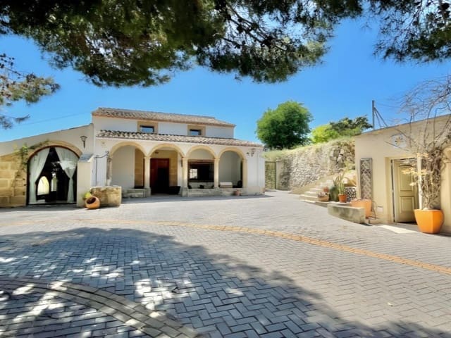 6 bedroom Villa for sale in Partida Tosal - Zona del Castellans, Javea / Xàbia - € 945,000 (Ref: 9085675)