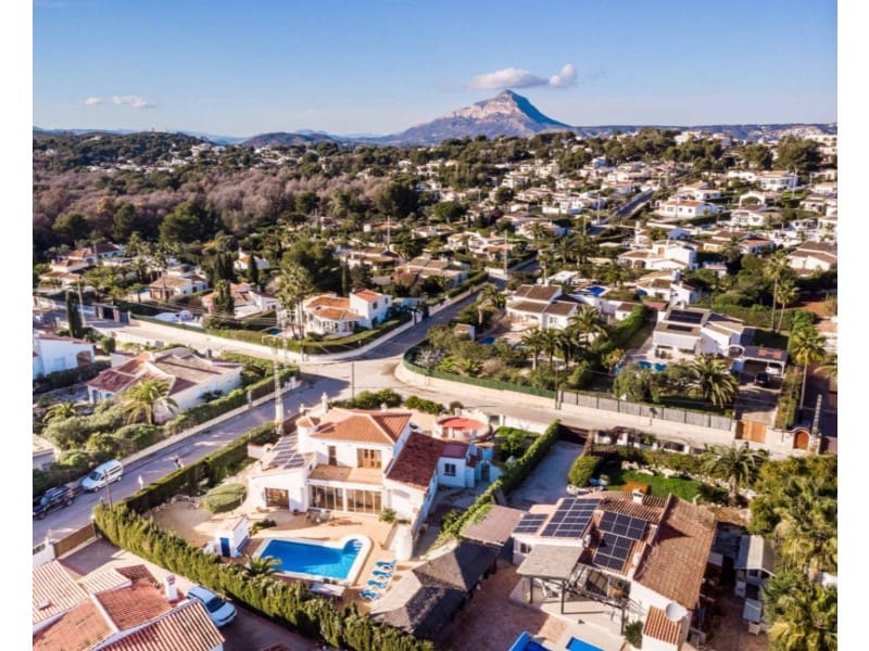 Villa till salu i Javea / Xabia med pool - 795 000 € (Ref: 9209517)