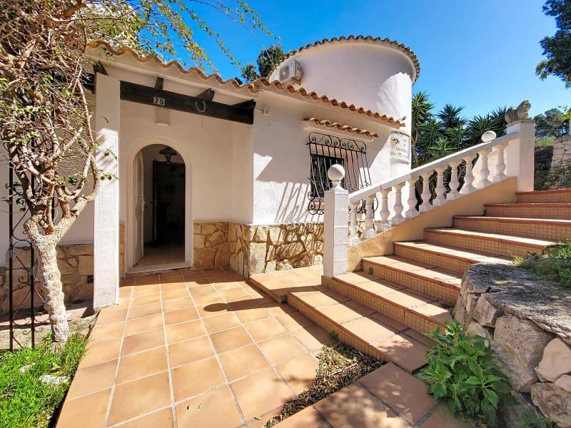 5 bedroom Villa for sale in Denia with pool garage - € 550,000 (Ref: 9772851)