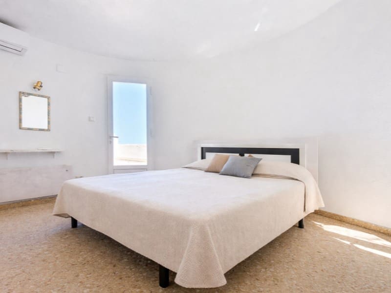 5 bedroom Villa for sale in Denia with pool garage - € 550,000 (Ref: 9772851)