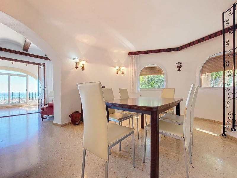 5 bedroom Villa for sale in Denia with pool garage - € 550,000 (Ref: 9772851)