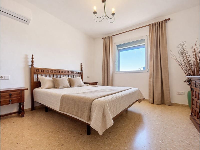 5 bedroom Villa for sale in Denia with pool garage - € 550,000 (Ref: 9772851)