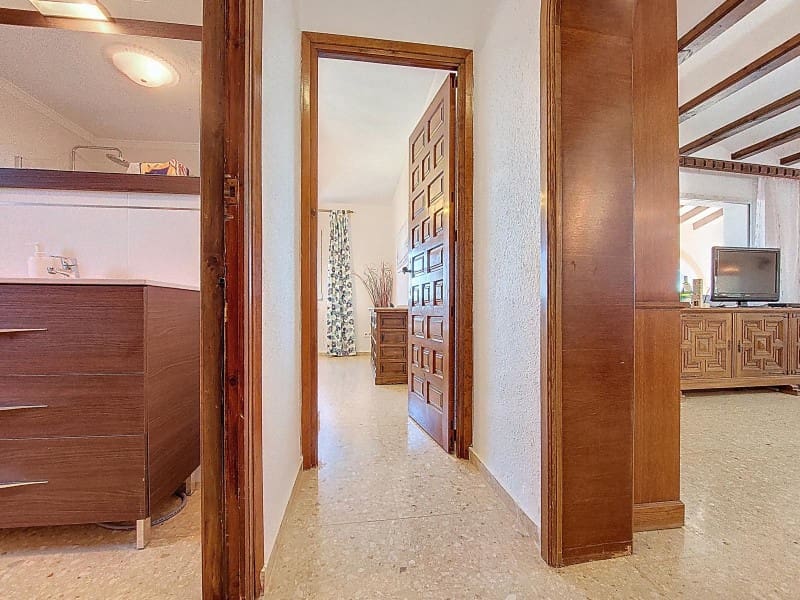 5 bedroom Villa for sale in Denia with pool garage - € 550,000 (Ref: 9772851)